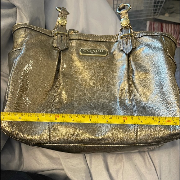 Gold Coach purse - Picture 5 of 10